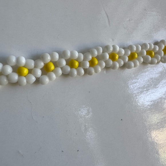 Forever 21 Daisy Choker Necklace – New with Tag - Picture 9 of 11